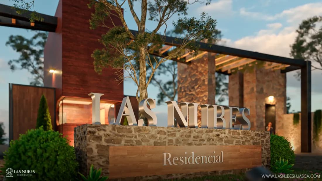 Acceso y arquitectura de Las Nubes Residencial en Santa María Regla